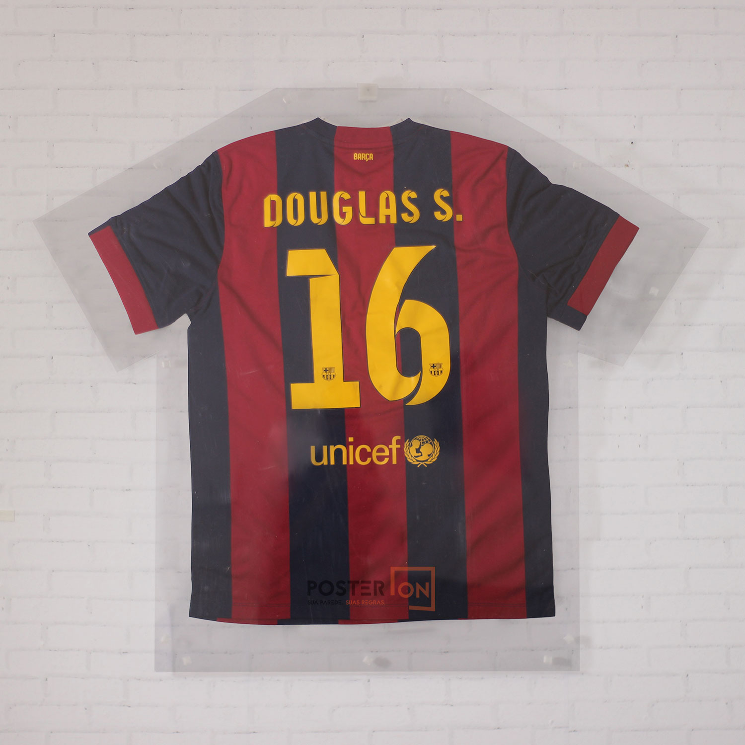 Display transparente visto por trás mostrando nome e número da camisa