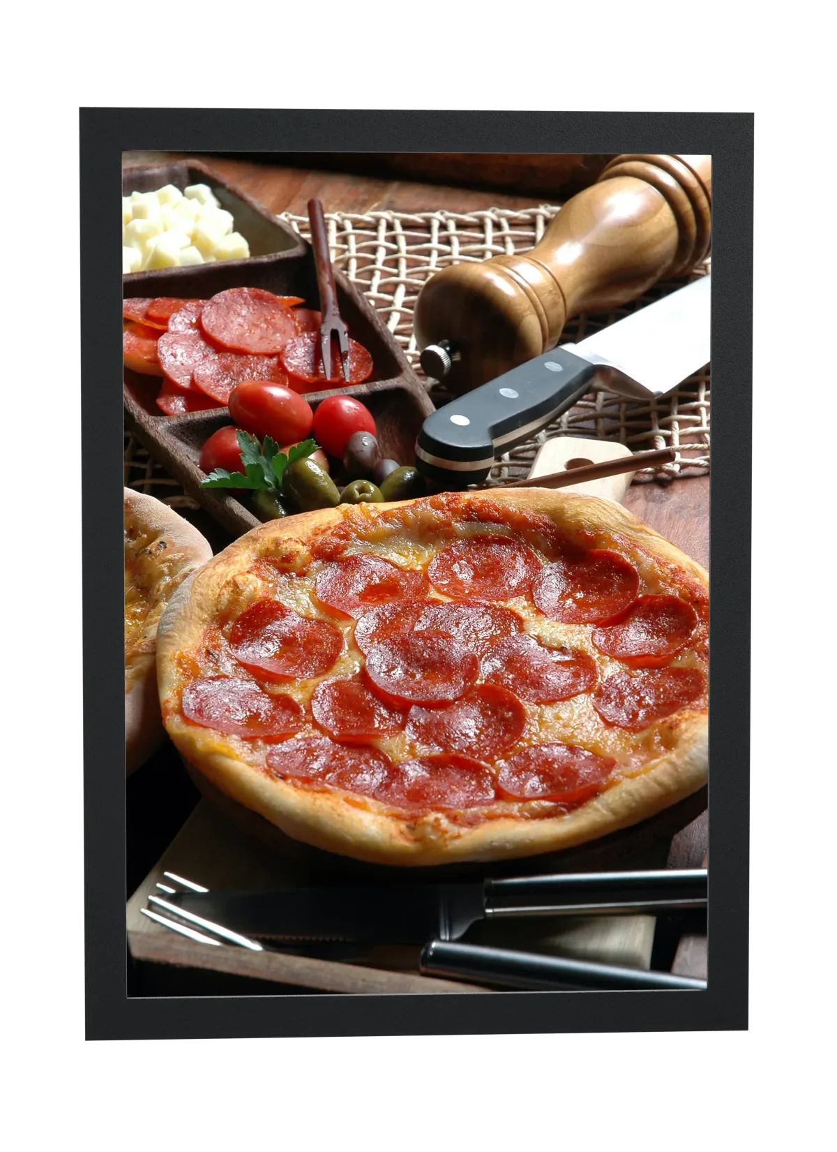 Pizza de pepperoni com talheres