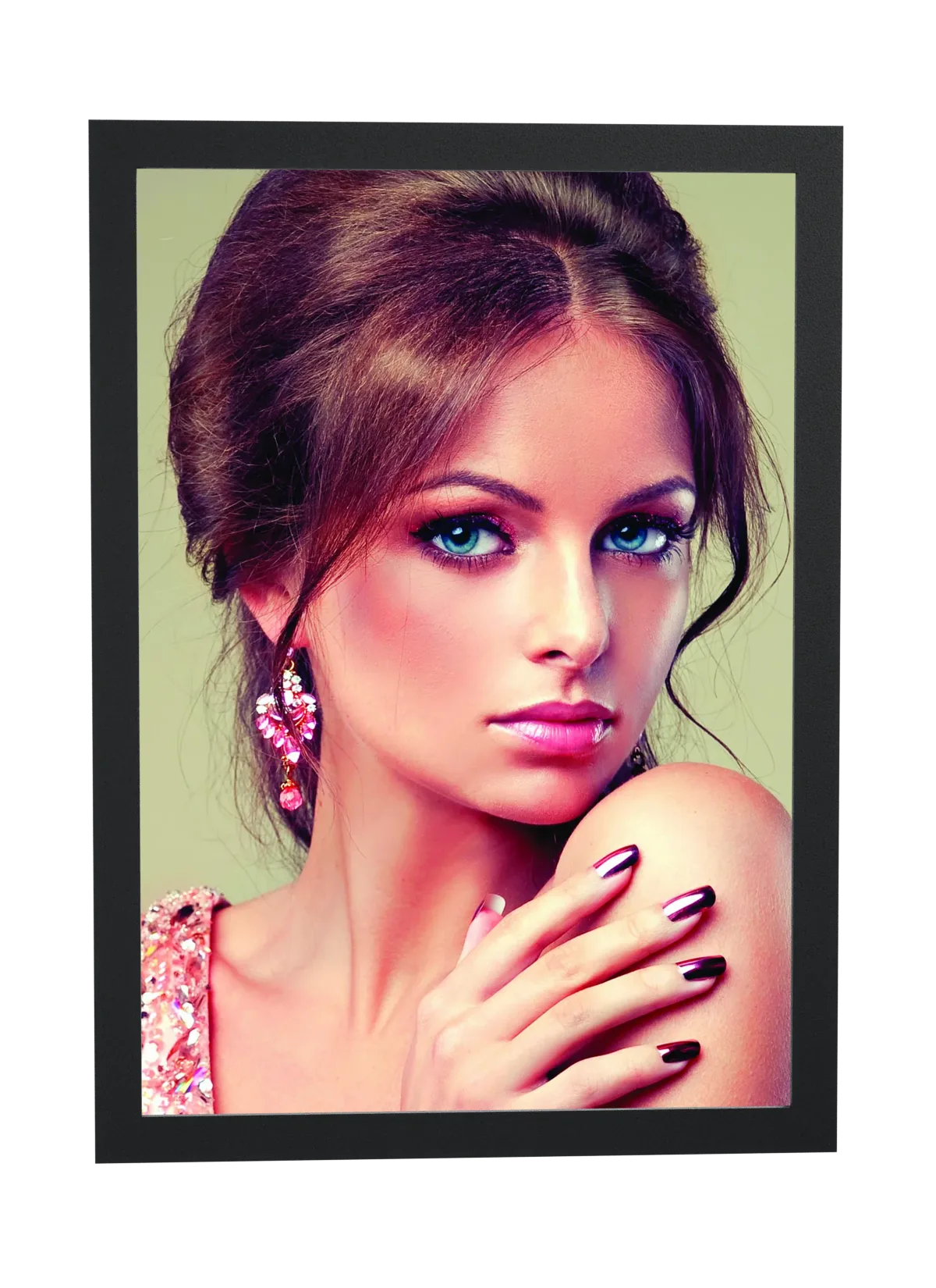 Penteado elegante com maquiagem marcante