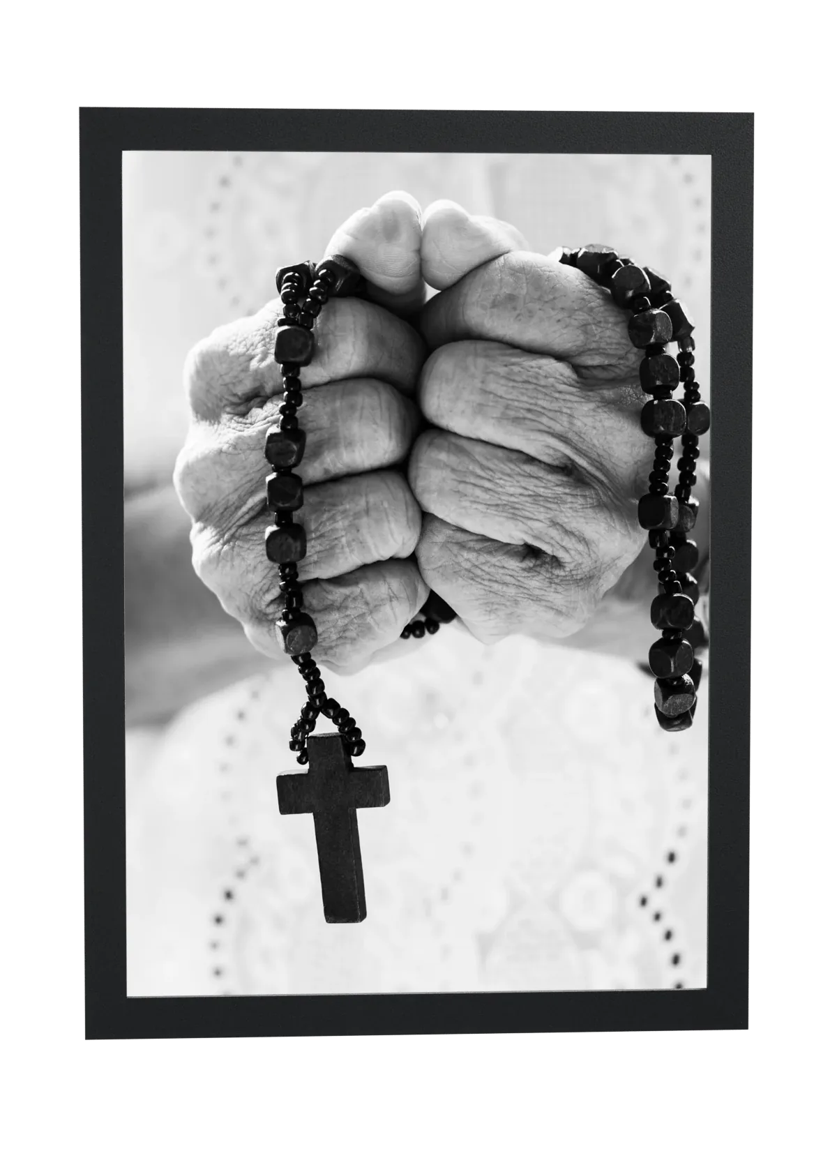Mãos em oração com terço