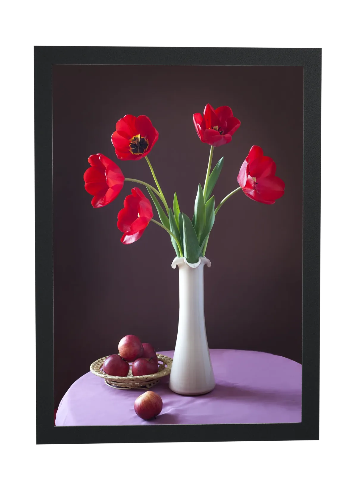Tulipas vermelhas em vaso branco