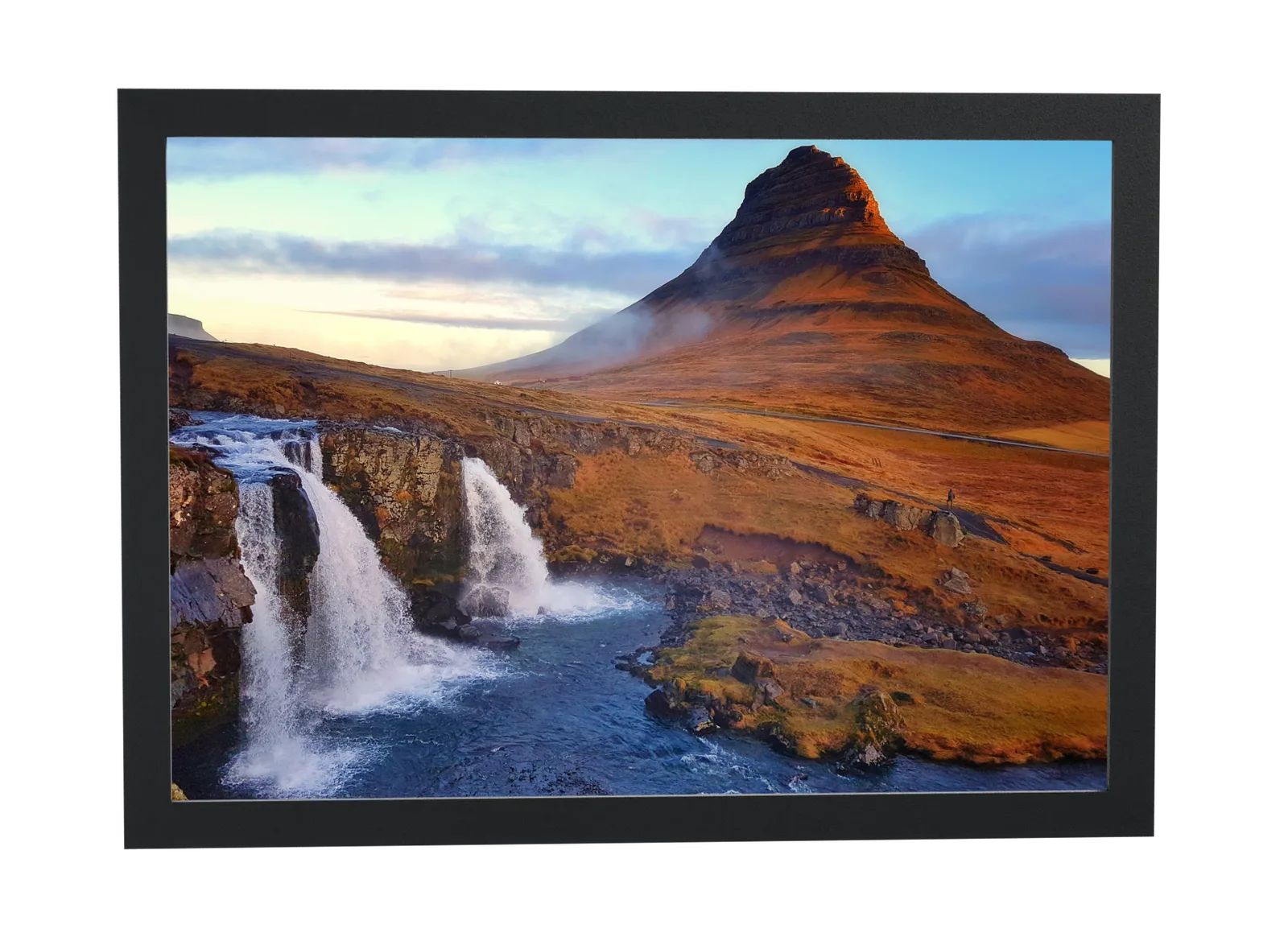 Montanha e cachoeira