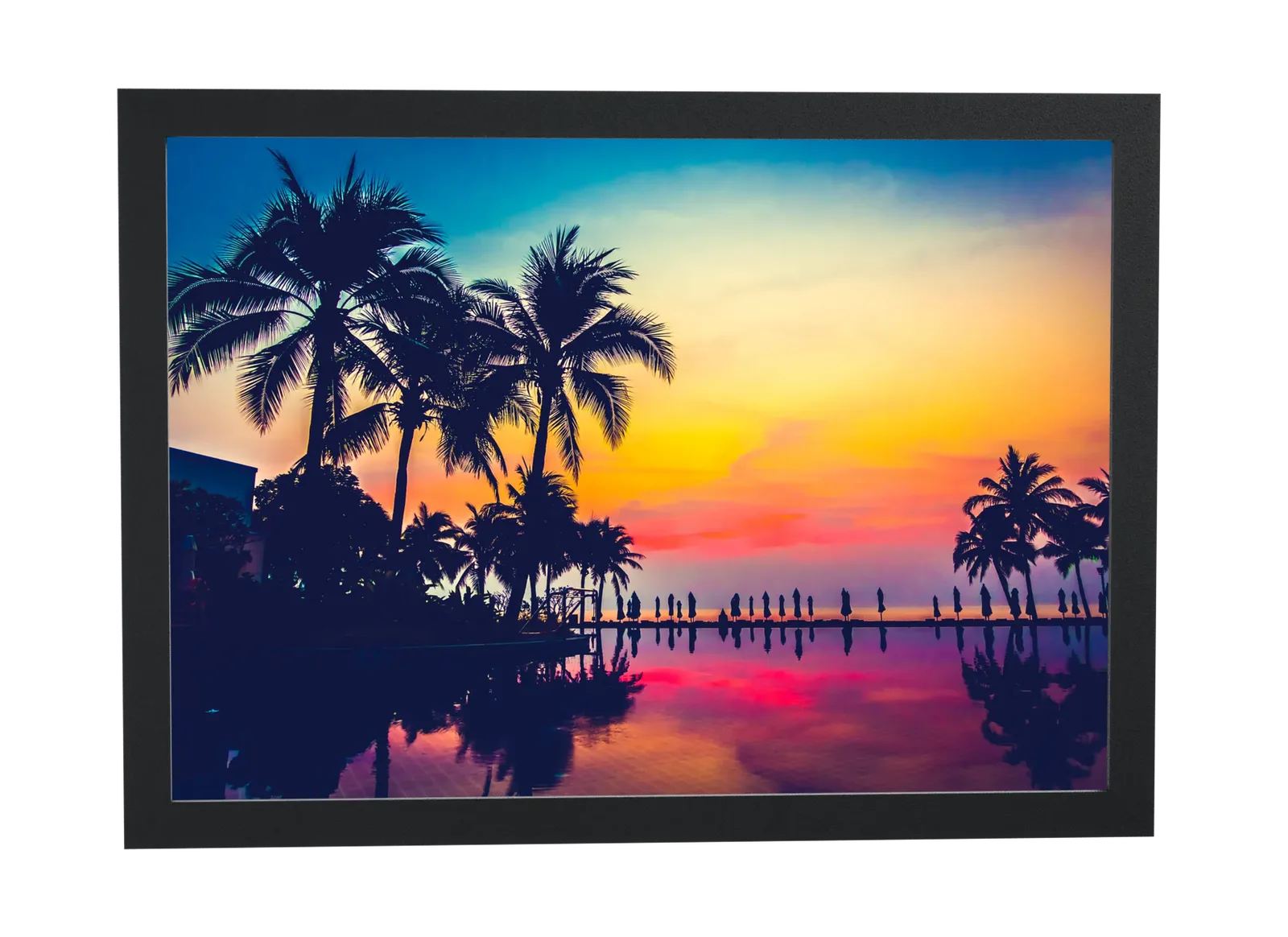 Pôr do sol entre coqueiros