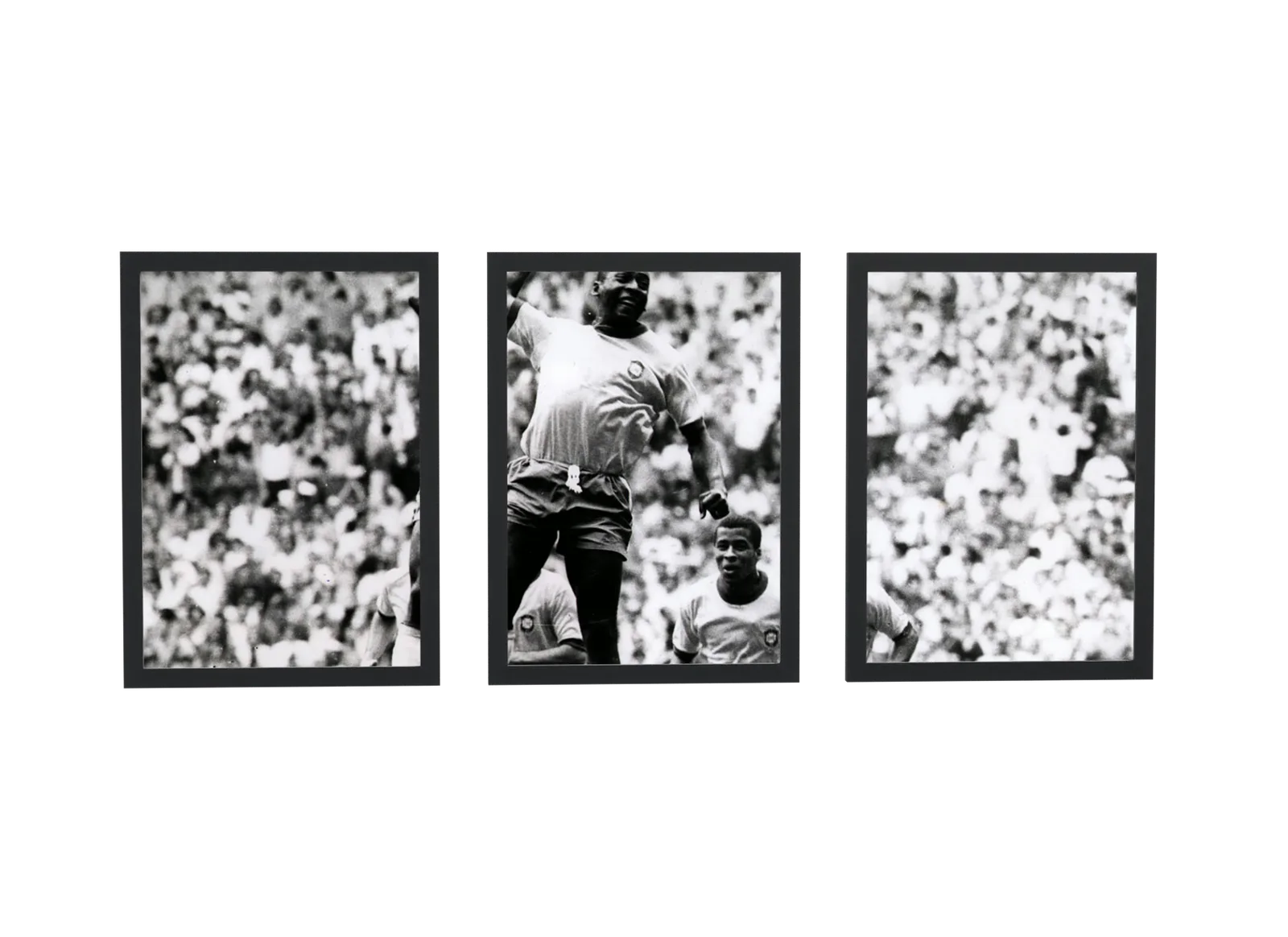 Trio de Pelé em fotografia preto e branco