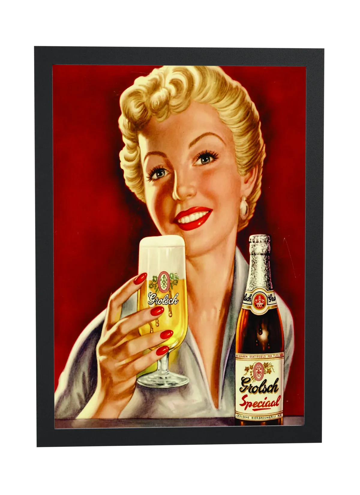 Loira com copo de Grolsch