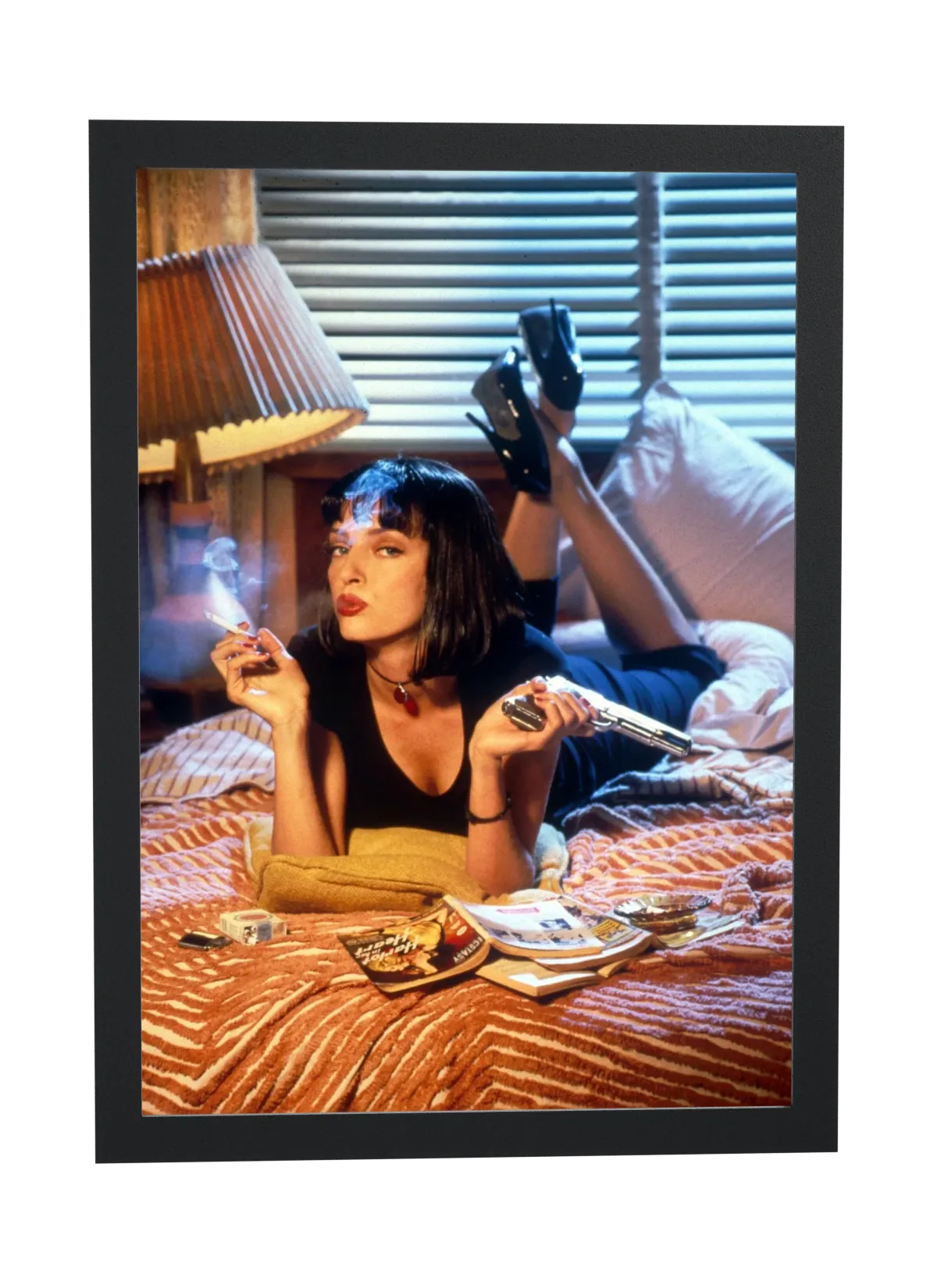 Pulp Fiction (1994): Mia com cigarro e pistola