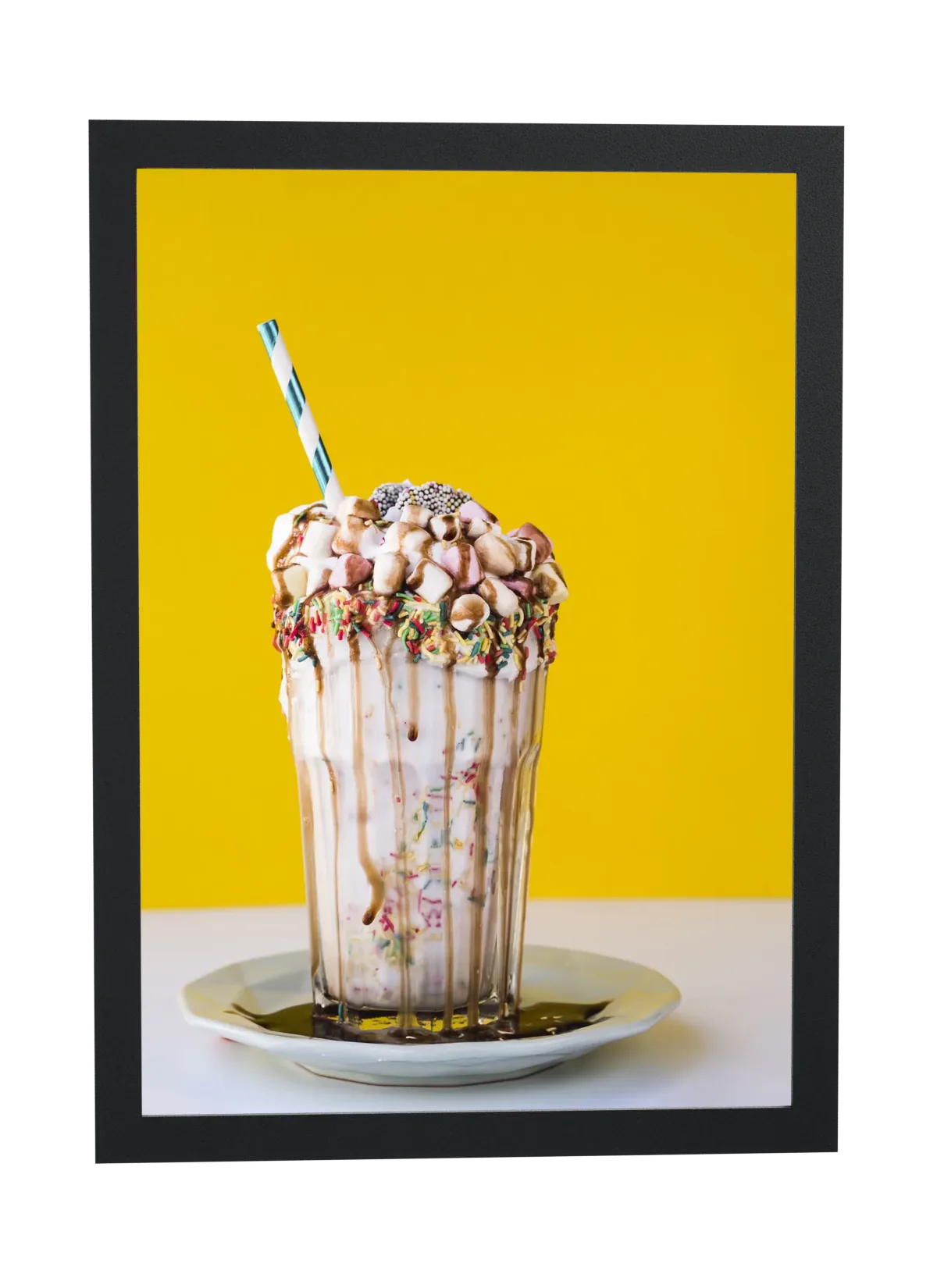 Milkshake com marshmallows e confeitos