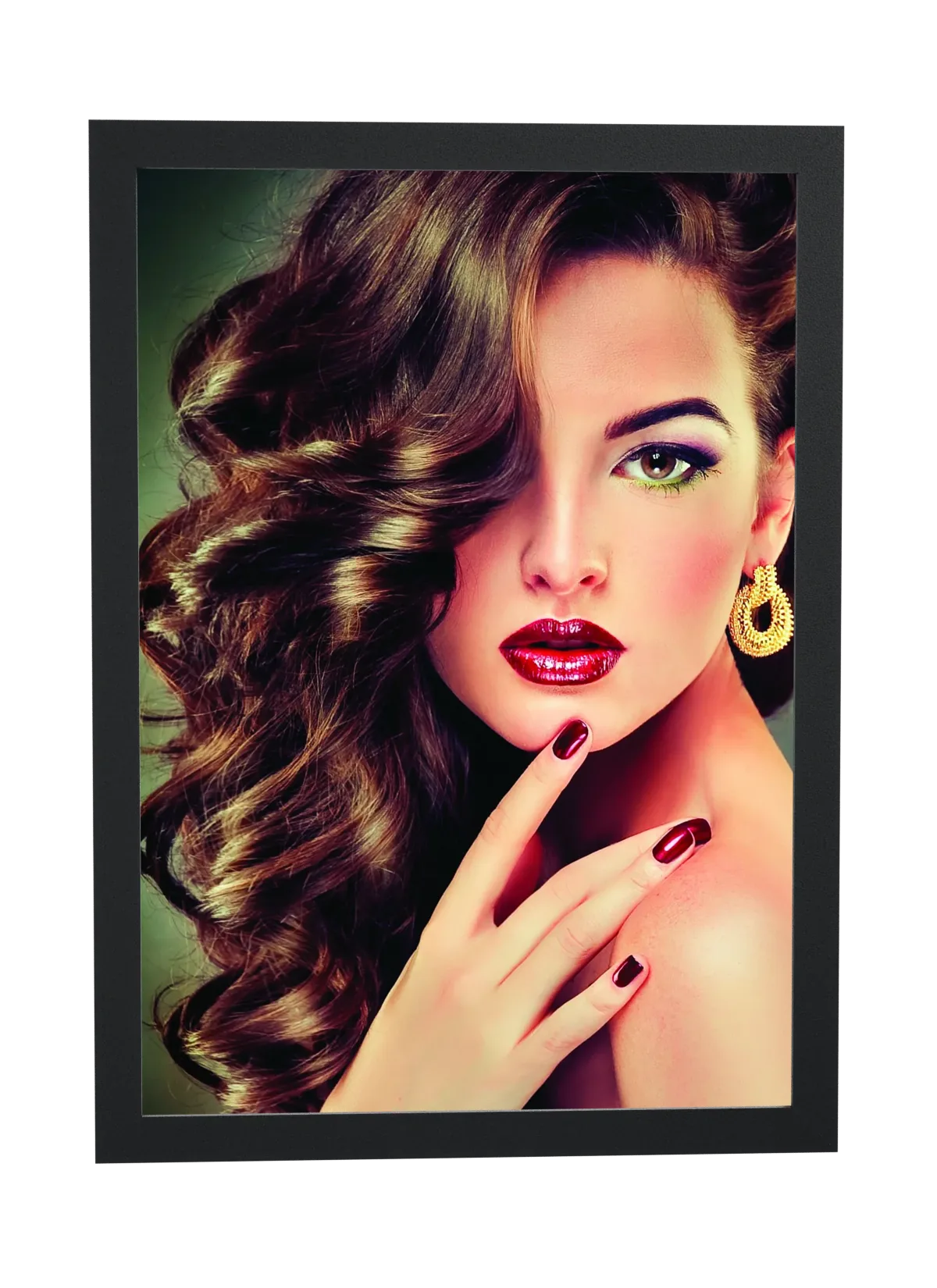 Cabelo em ondas e batom vinho